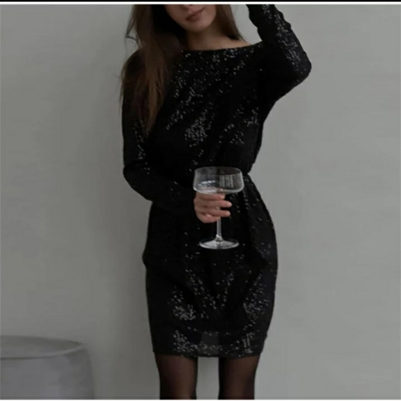 Elegant Solid Sequin Black Dress - Picture 5 of 5